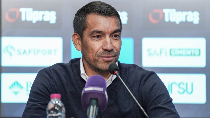 Konyaspor galibiyeti sonrası Giovanni van Bronckhorst: Şampiyonluk yarışının içinde olmak istiyoruz