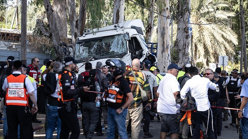 İsrail'de otobüs durağına kamyonla saldırı: 1 kişi öldü, 39 kişi yaralandı