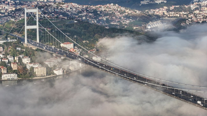 İstanbul Boğazı'nda sis nedeniyle gemi trafiği askıya alındı