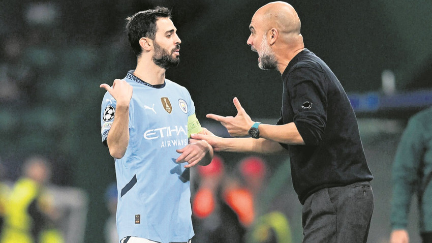 Manchester City hocası Pep Guardiola maç esnasında oyuncusu Bernardo Silva ile tartışıyor. Bernardo, takımın “karanlık bir yerde” olduğunu söylüyor. Fotoğraf: Getty Images