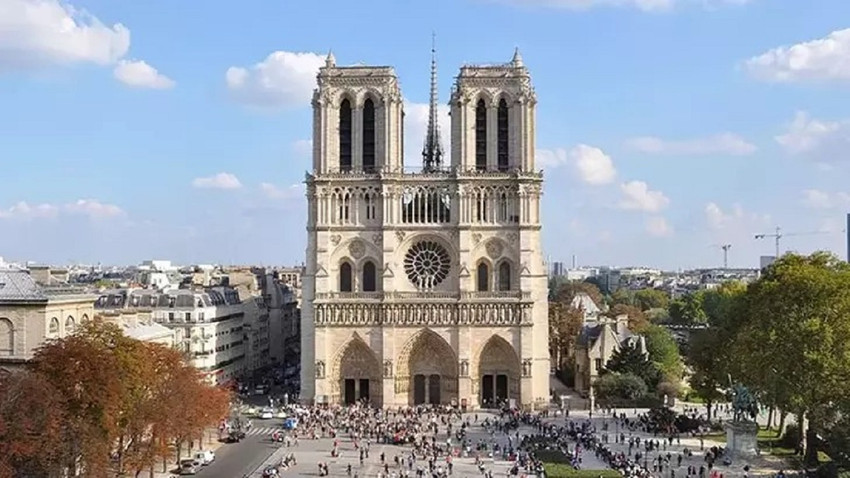 Notre-Dame Katedrali'nde çanlar 5 yıl sonra ilk kez çaldı