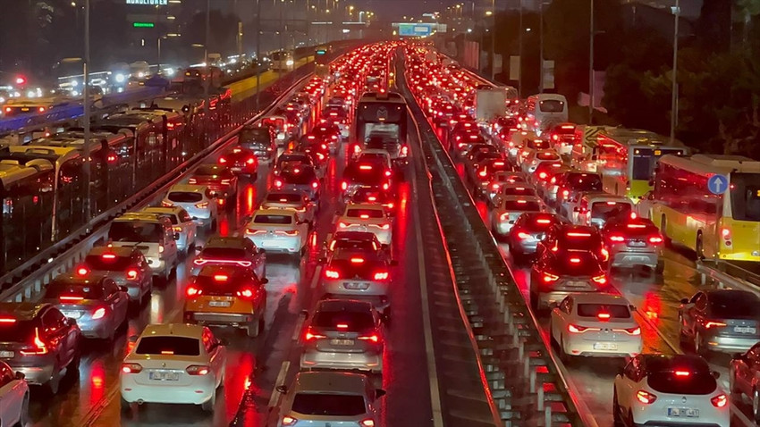 İstanbul'da trafik yoğunluğu yüzde 90'a çıktı