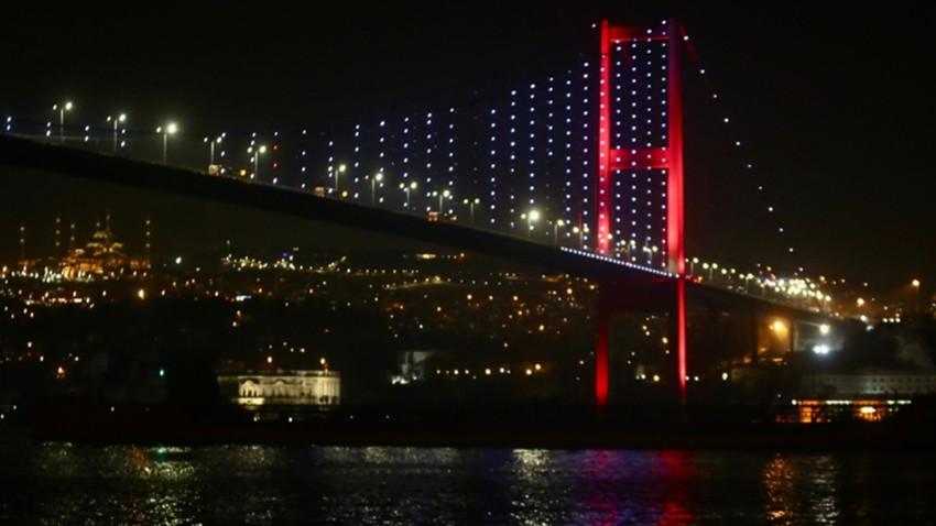 İstanbul Boğazı'nda gemi trafiği çift yönlü askıya alındı