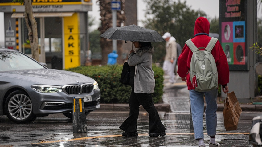 Meteoroloji uyardı: Sıcaklıklar düşecek, kuvvetli yağış etkili olacak