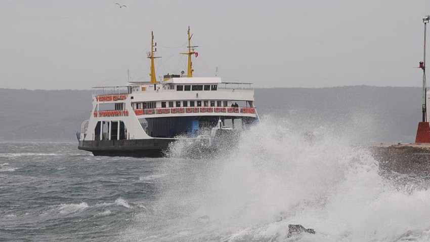 İstanbul’da fırtına nedeniyle bazı vapur seferleri durduruldu