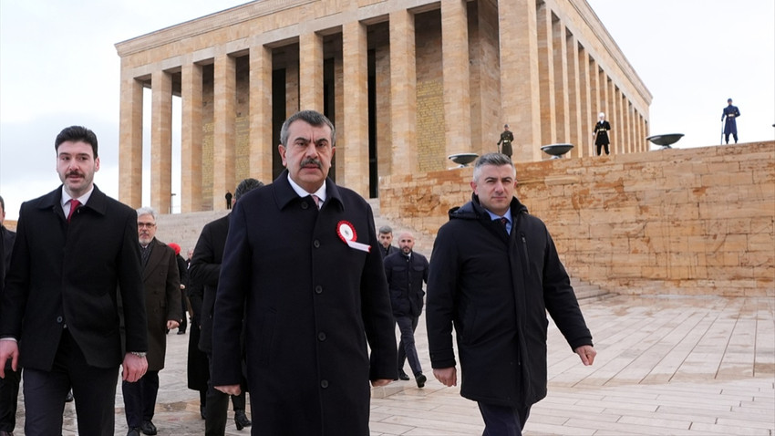 Bakan Tekin'den öğretmenlerle Anıtkabir ziyareti: Evlatlarımızı nitelikli şekilde yetiştirme gayretimiz baki