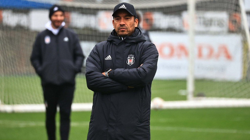 Giovanni van Bronckhorst: Yönetimin desteği arkamda, kötü sonuçlar sürerse sorumlu benim