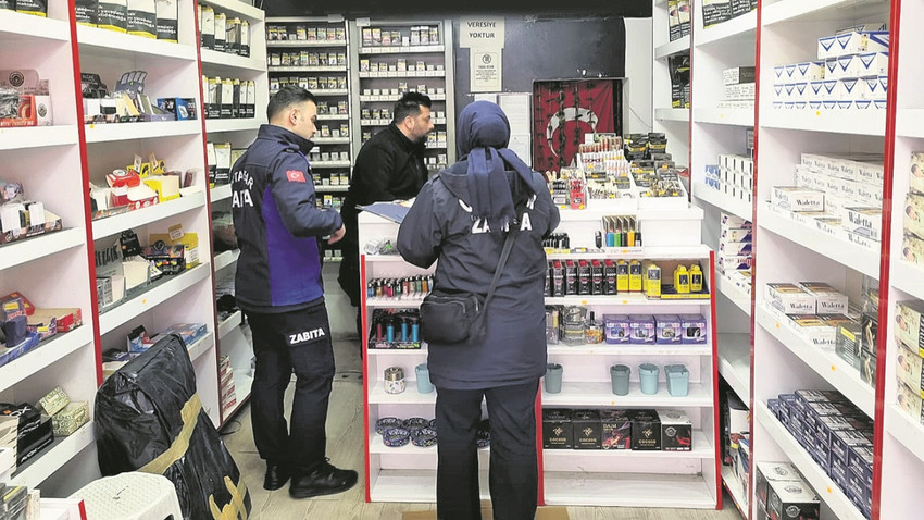 “Alt tarafı tekel bayisine geliyor pasaport kontrolünden geçmiyor”