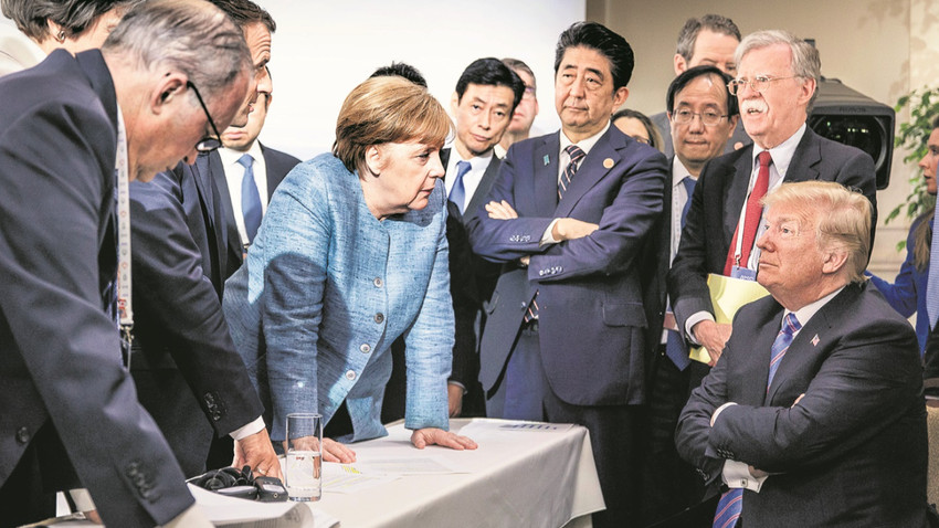 Alman Hükümeti Basın Bürosu tarafından yayınlanan bu 9 Haziran 2018 tarihli fotoğrafta Merkel ve G-7 zirvesine katılan liderler Trump ile tartışıyor. Fotoğraf: Getty Images