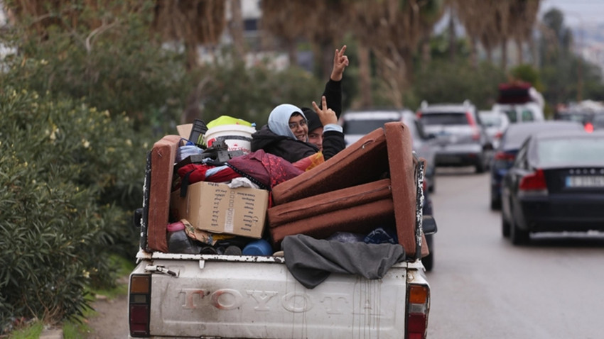 Lübnan ile İsrail arasındaki ateşkesin ardından 15 binden fazla Lübnanlı evlerine döndü