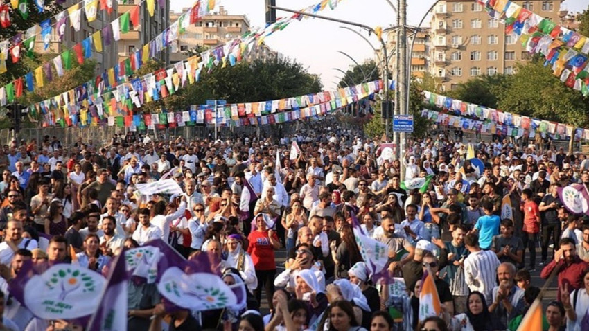 Van'ın Bahçesaray Belediyesi'ne kayyum atanması sonrası DEM Parti: Ayvaz Hazır’a jet hızıyla ceza verilerek kayyım atanmasına gerekçe yapıldı