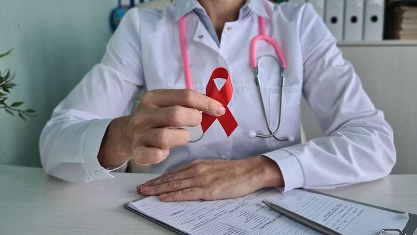 1 Aralık Dünya AIDS Günü: "HIV enfeksiyonu, erken teşhis ve düzenli tedaviyle kontrol altında tutulabilir"