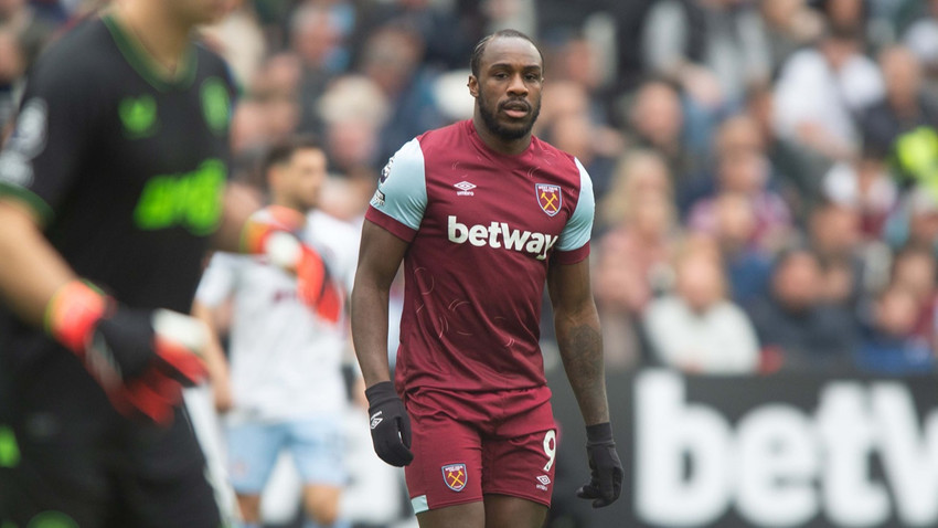 West Ham United'ın forveti Antonio trafik kazası geçirdi