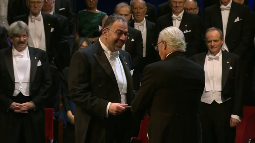 Nobel ödüllü Acemoğlu İsveç Kralı'nın verdiği yemeğe katıldı
