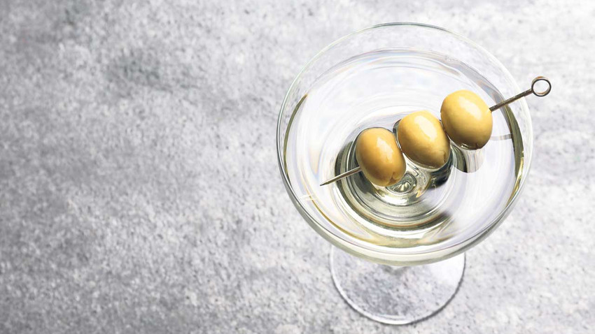 Narenciye kabuğu mu zeytin mi? Franklin D. Roosevelt zeytin salamurasıyla birlikte her ikisini de eklerdi. Hemingway’in soğan fetişi vardı: Hem donmuş hem de çiğ...