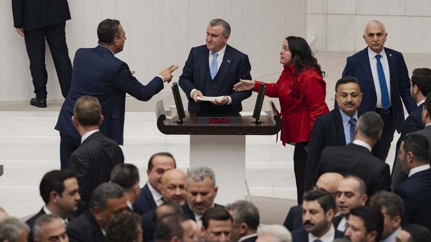 Meclis'te bütçe görüşmelerinde gerginlik