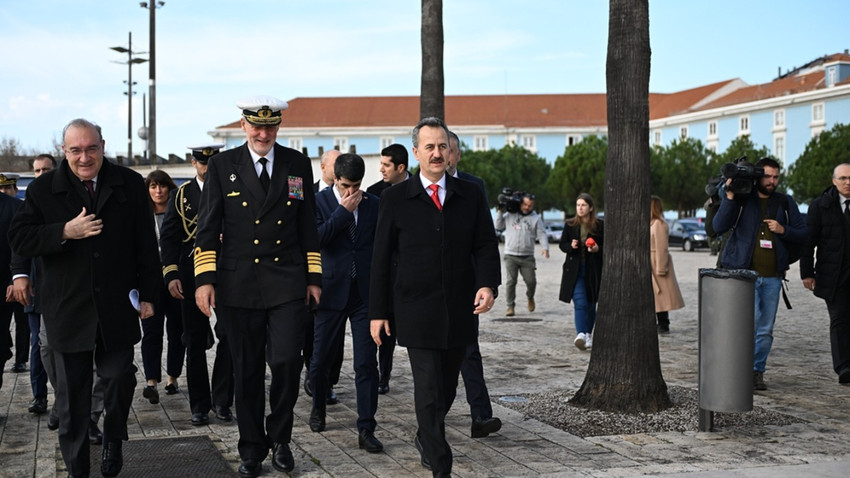 Türkiye AB ve NATO üyesi bir ülkeye ilk kez askeri gemi ihracatına imza attı