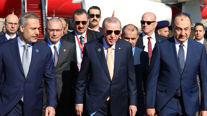 Erdoğan D-8 için Mısır'da: "Küresel kurumlar sorumluluklarını yerine getirmiyor"