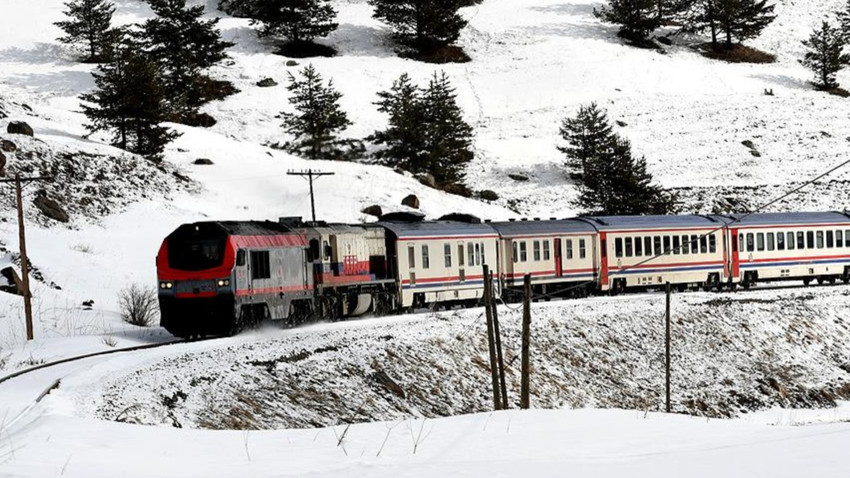 Turistik Doğu Ekspresi yeni sezonda Kars'tan ilk seferine çıktı