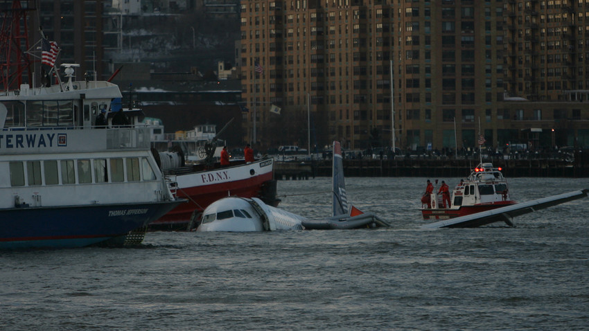 2009 yılında New York, Hudson Nehri’ne düşen uçak, acil durum uçağı ve bir feribotla tahliye ediliyor Michael Appleton / The New York Times