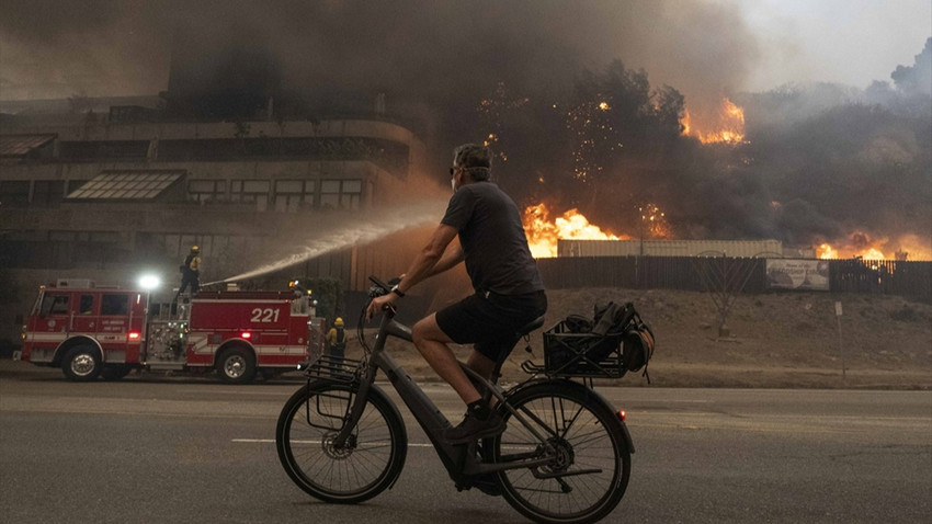 Los Angeles'ta yangından etkilenen Palisades ve Eaton bölgelerinde gece sokağa çıkma yasağı