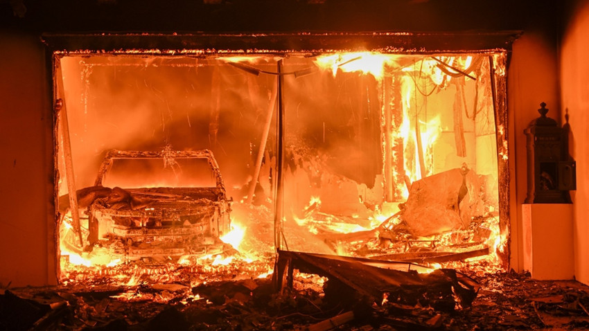 Los Angeles'ı cehenneme çeviren yangın nedeniyle 100 binden fazla kişi tahliye emri altında