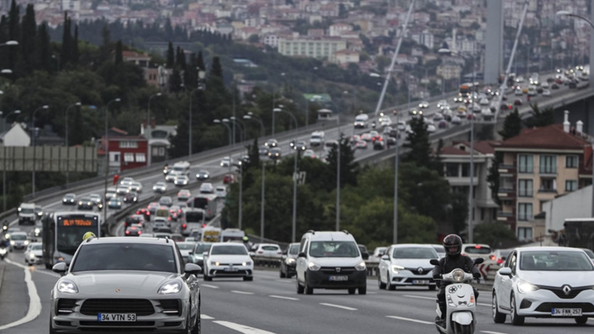 Otoyol ve köprü geçiş ücretlerine zam yapıldı