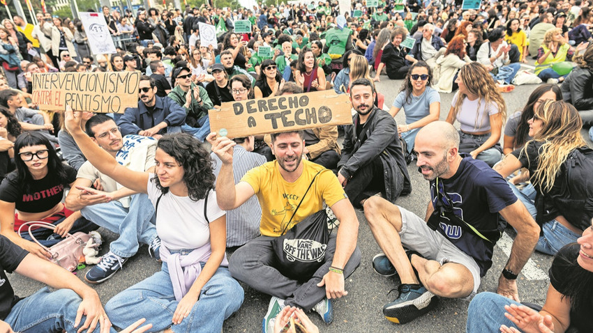 Barcelona ve Mallorca gibi konut fiyatları ve kiraların ortalamanın üzerinde arttığı yerlerdeki gösterilere gençler liderlik ediyor. (Fotoğraf: Getty Images)
