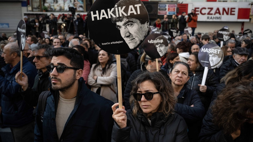 Gazeteci Hrant Dink, Agos Gazetesi önünde anıldı