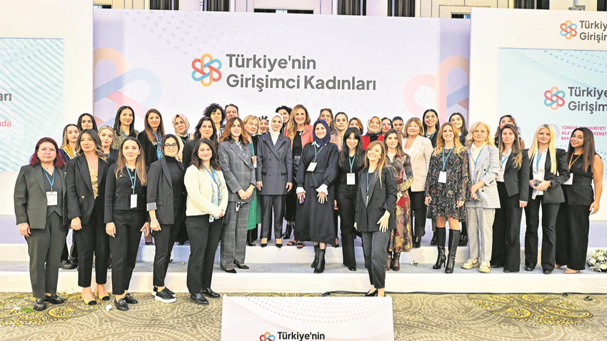 Hepsiburada'nın Türkiye'nin Girişimci Kadınları toplantısına Bakanlık yetkililerinin yanı sıra KAGİDER temsilcileri ve Türkiye'nin farklı yerlerinden girişimci kadınlar da katıldı.