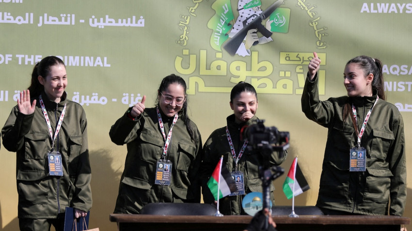 7 Ekim 2023'ten bu yana Gazze'de tutulan dört kadın İsrail askeri Hamas tarafından ateşkes anlaşması kapsamında serbest bırakıldı. (Reuters)