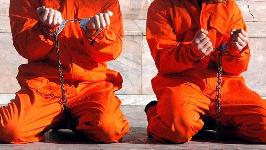 Trump'tan ABD'ye kaçak giren suçlu göçmenlerin Guantanamo'da tutulması talimatı