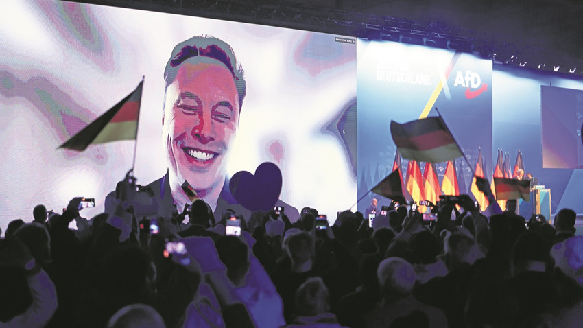 AfD liderlerinden Alice Weidel’in 25 Ocak’ta başbakanlığa adaylığını açıkladığı mitingde Elon Musk uzaktan bağlantıyla konuşma yaptı. (Fotoğraf: Getty Images)