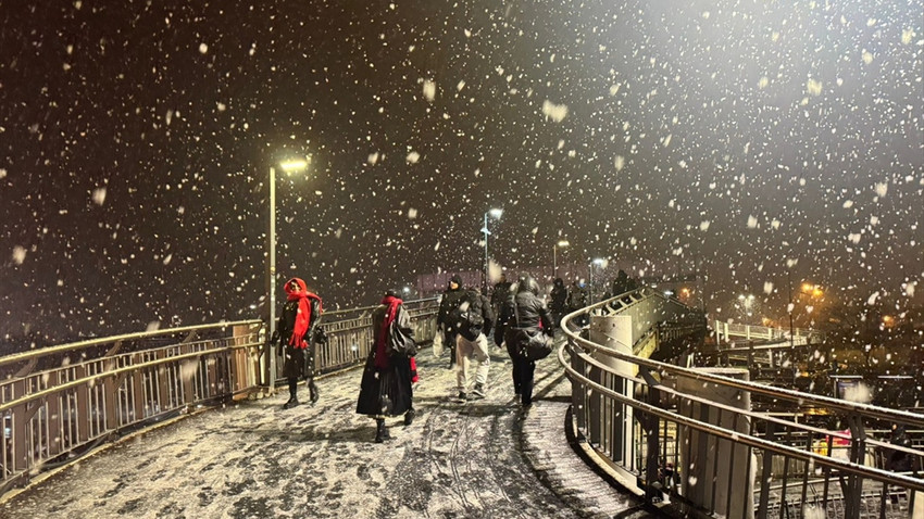 İstanbul'da kar yağışı aralıklarla sürüyor