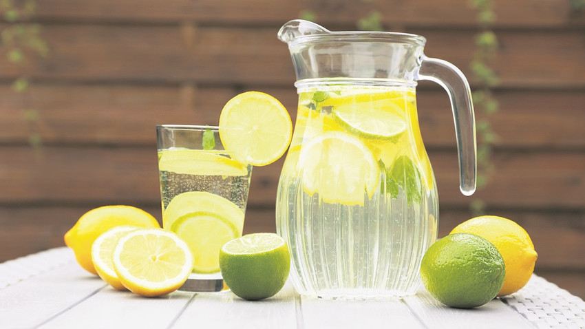 Sabah içilen ılık limonlu suyun sağlığa faydası var mı?