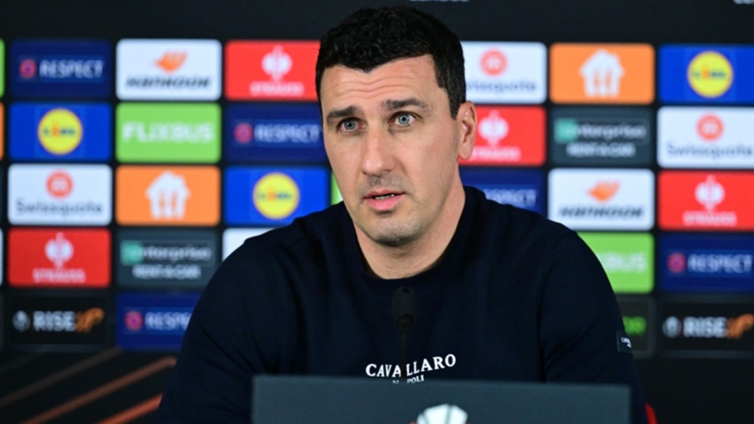AZ Alkmaar teknik direktörü Maarten Martens: Bugün daha iyi bir Galatasaray bekleyeceğim
