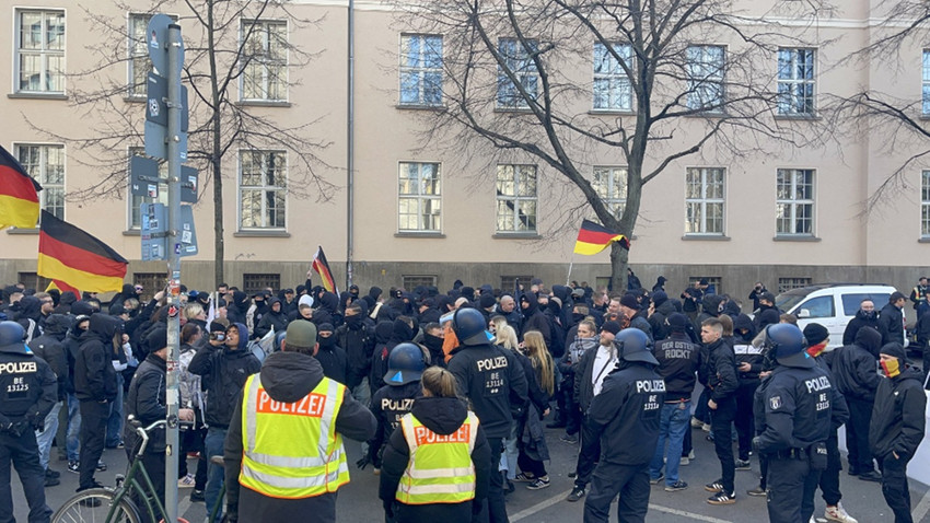 Berlin’de Neonazi yürüyüşü: Almanya’yı sevmeyen terk etsin