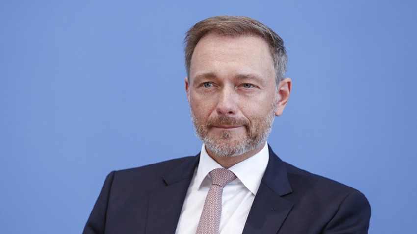 Almanya'da FDP Genel Başkanı Lindner aktif siyaseti bıraktığını duyurdu