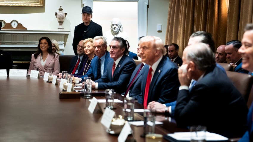 ABD Başkan Yardımcısı Musk'ın görevden ayrıldıktan sonra Trump'ın yakın çevresinde olacağını belirtti