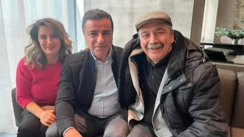 Sırrı Süreyya Önder, Selahattin Demirtaş ve Başak Demirtaş'la hastanede çekilen fotoğrafını paylaştı
