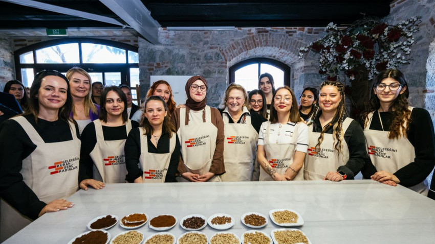 Güler Sabancı 'Geleceğini Kuran Genç Kadınlar'la buluştu