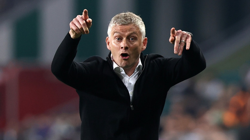 Beşiktaş 9 kişi kalan Konyaspor'a yenildi, Solskjaer 'kalite eksikliğinden' yakındı