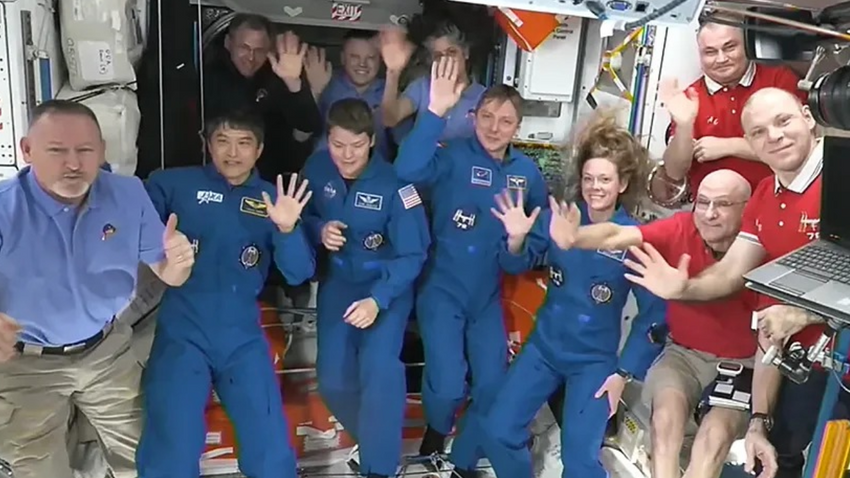 SpaceX'in gönderdiği 4 astronot istasyona ulaştı