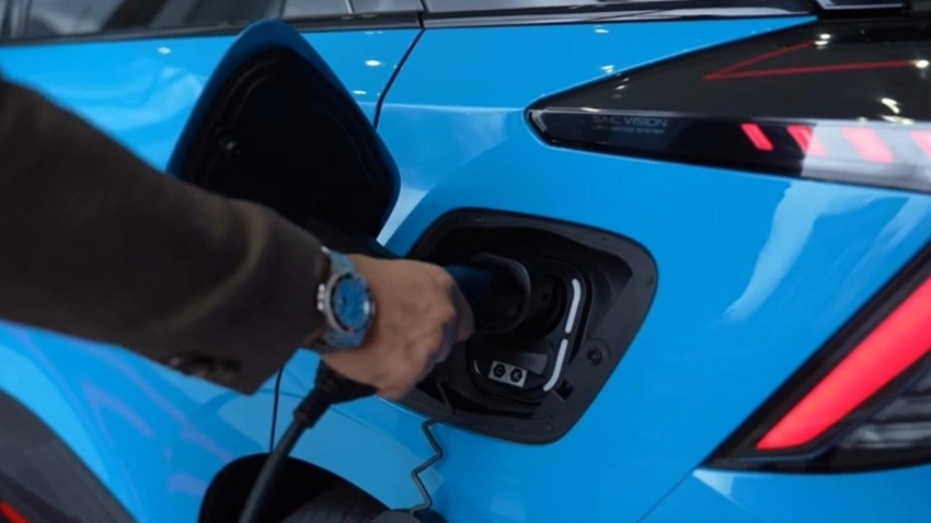 İngiltere elektrikli araç üreticilerine yönelik kurallarını yumuşattı