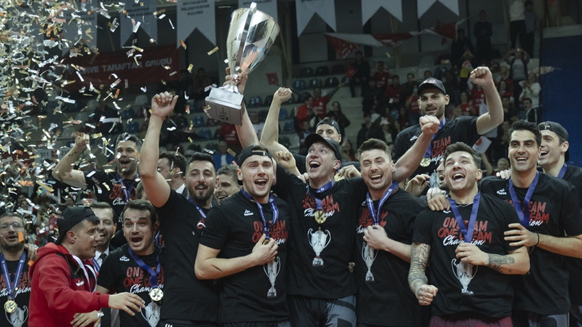 Erkek voleybolunda 11 yıl sonra ilk zafer: CEV Kupası'nda şampiyon Ziraat Bankkart