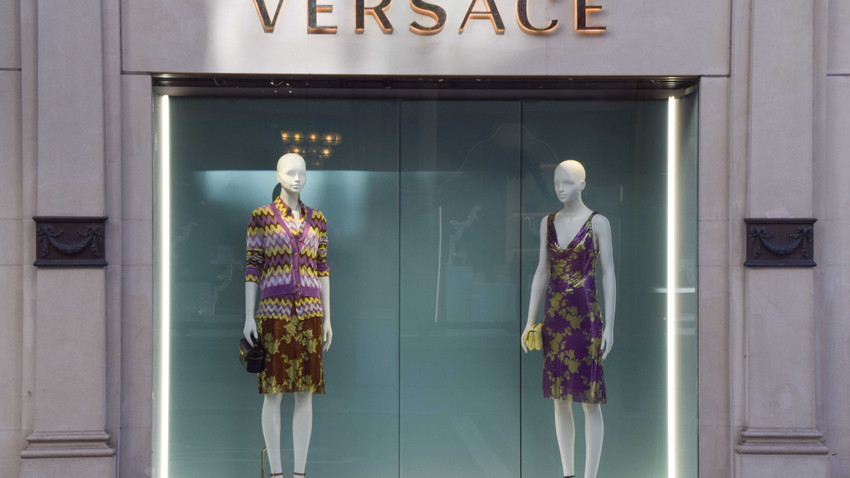 Prada, Versace'yi satın aldı
