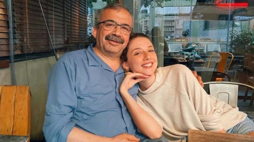 Kızı Ceren Önder Kandemir, Sırrı Süreyya Önder'e seslendi: En iyi bildiğin şeyi yap ve diren baba