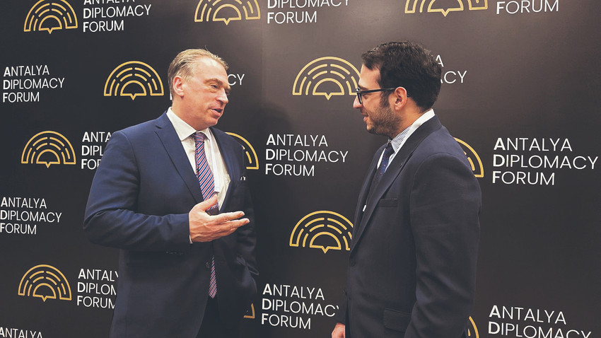 Thomas Ossowski (solda), Metin Kaan Kurtuluş’un sorularını yanıtladı.