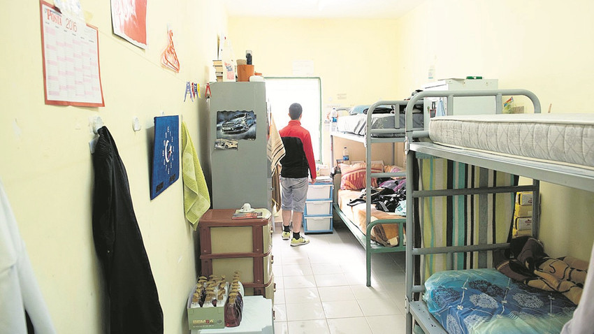 Silivri'deki Marmara Ceza İnfaz Kurumu'nda dört, iki ve tek kişilik koğuşlarda 22 bine yakın tutuklu ve hükümlü bulunuyor. Ekrem İmamoğlu, iki kişilik koğuşta tek başına kalıyor.(Fotoğraf: Oksijen)