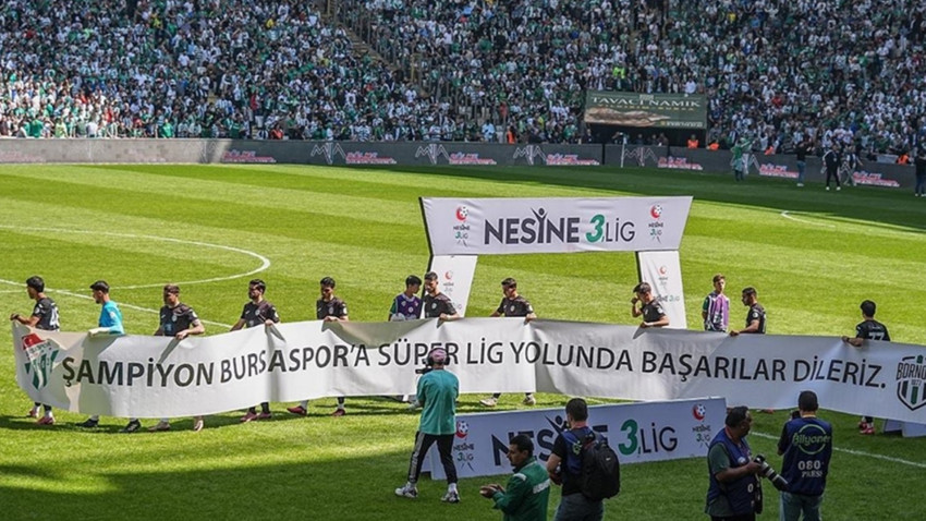 Bursaspor şampiyonluk kupasını 45 bin taraftarın izlediği maçta aldı